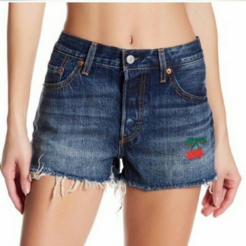 🍒Sale🍒Levi's festival shorts w/ embroidered 🍒